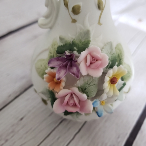 Lefton China 6 inch Floral Bud Vase Ivory Gold Painted Trim Handle - Picture 3 of 12